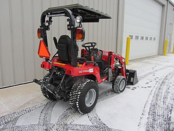 Image of Massey Ferguson GC1725M equipment image 3