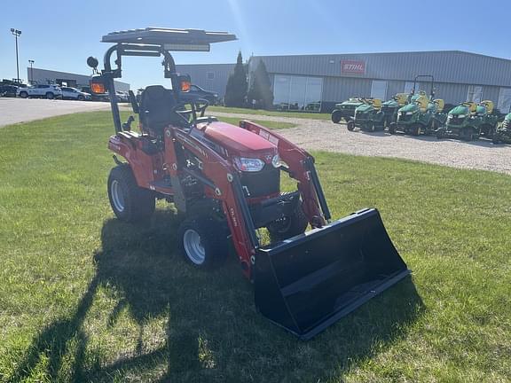Image of Massey Ferguson GC1725M equipment image 4