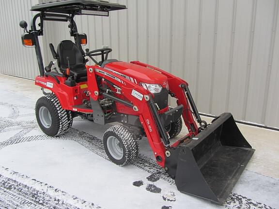 Image of Massey Ferguson GC1725M equipment image 1