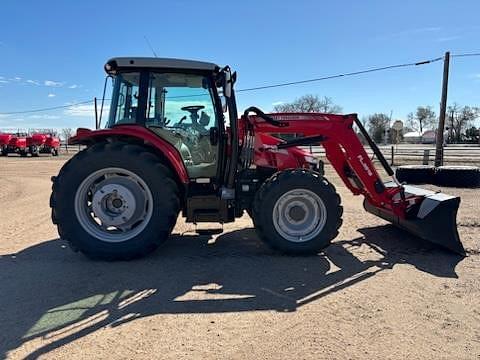 Image of Massey Ferguson 5713S equipment image 2