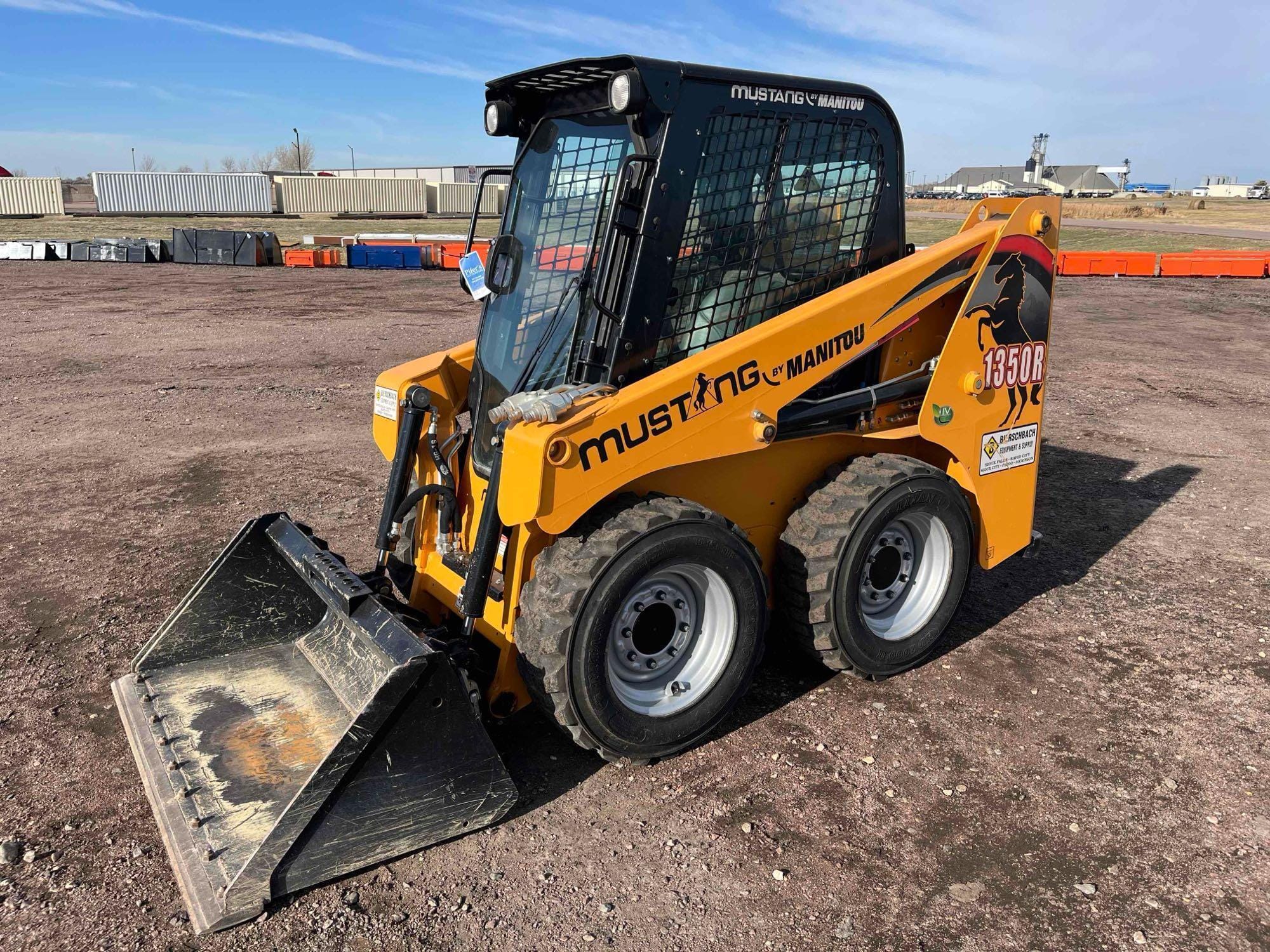 Main image Mustang 1350R