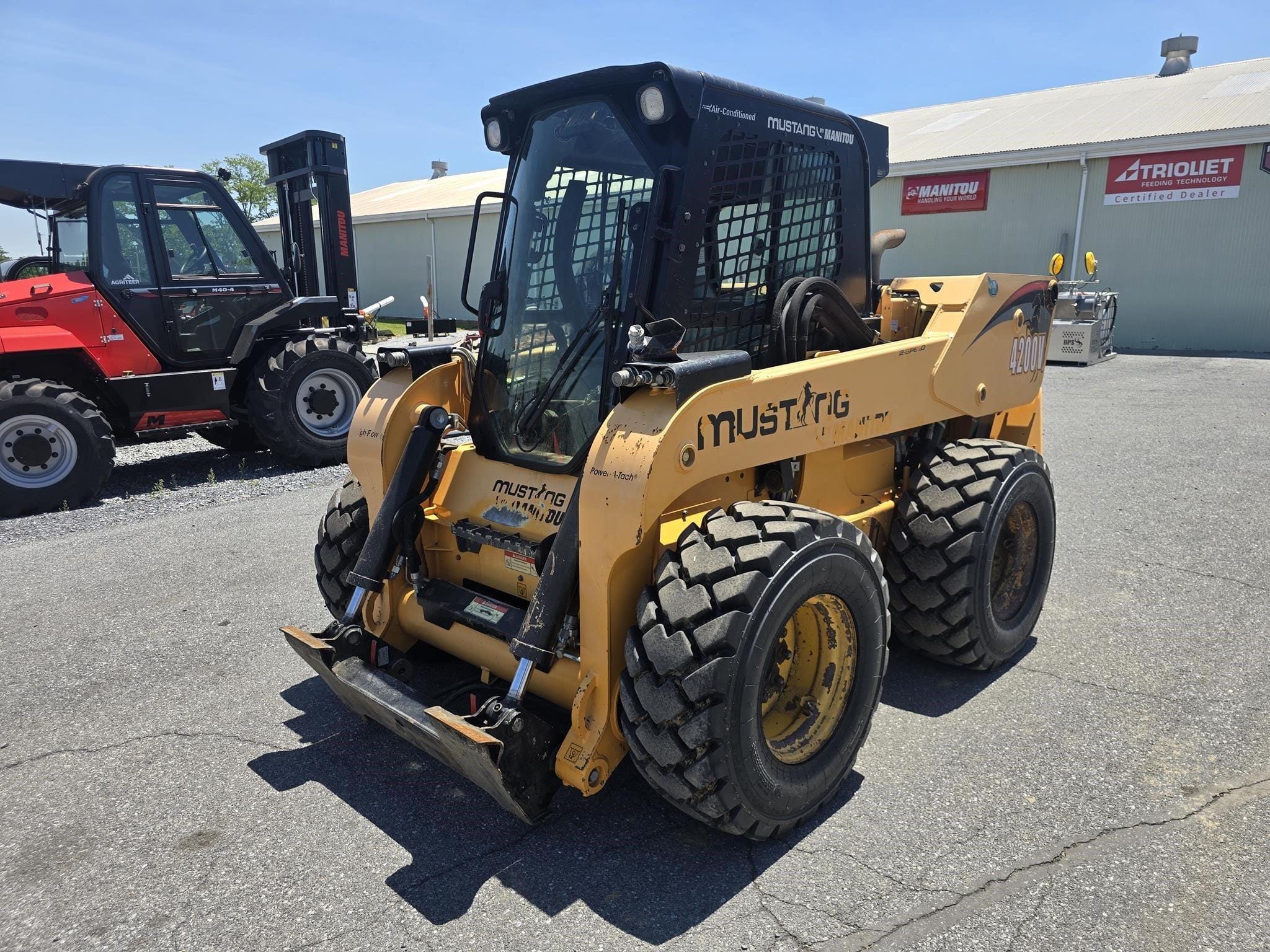 2019 Mustang 4200V Equipment Image0