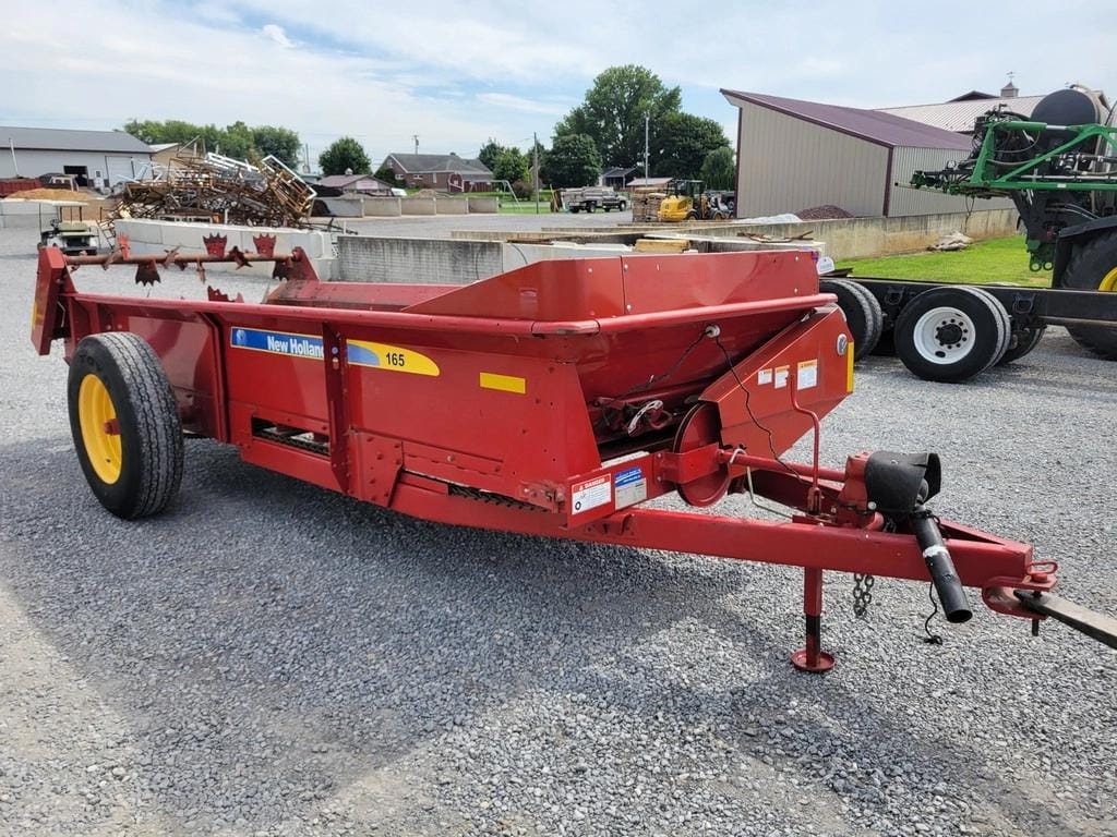 2019 New Holland 165 Equipment Image0