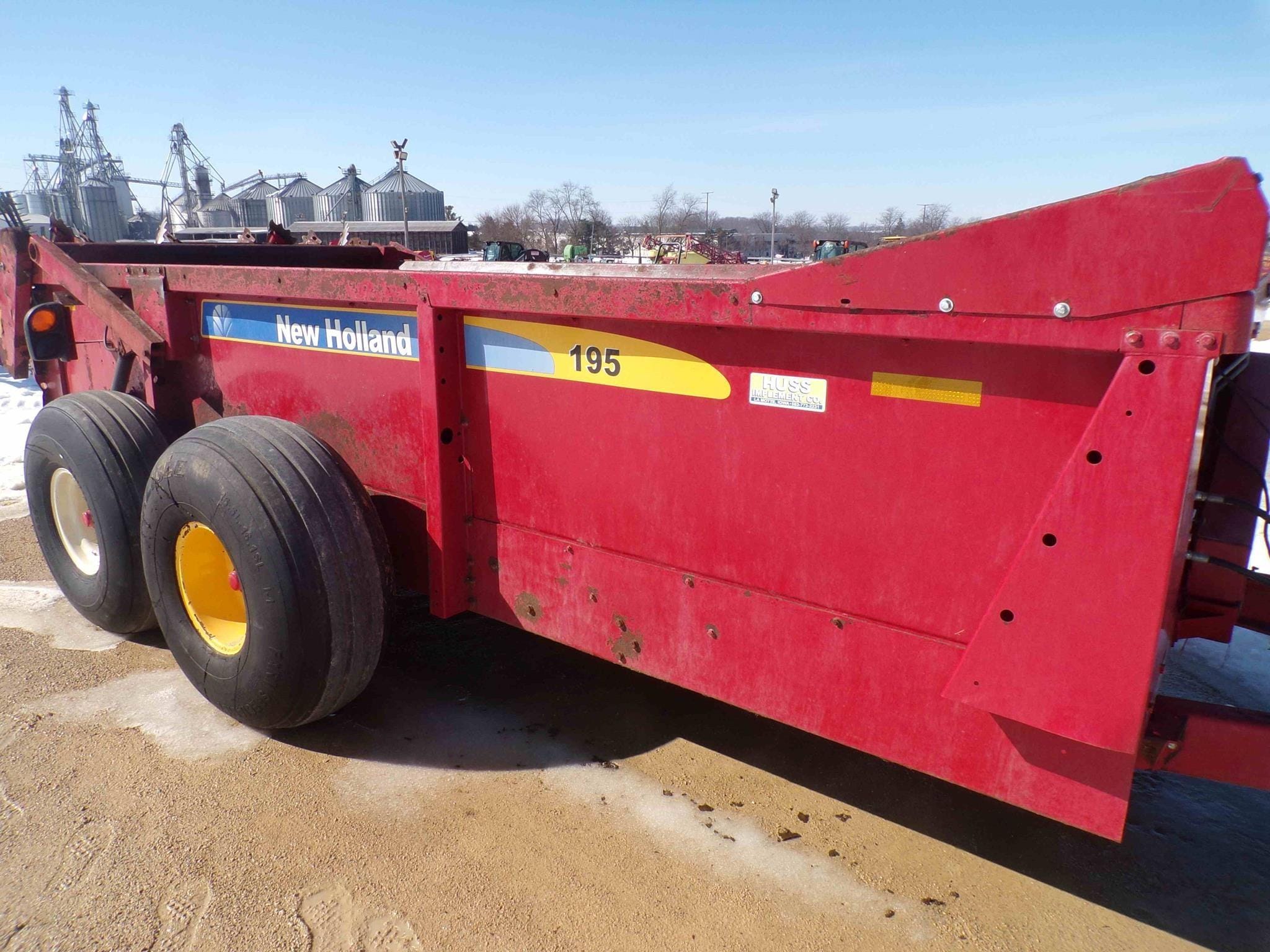 2019 New Holland 195 Equipment Image0