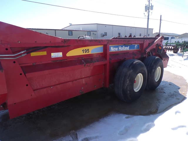 Image of New Holland 195 equipment image 3