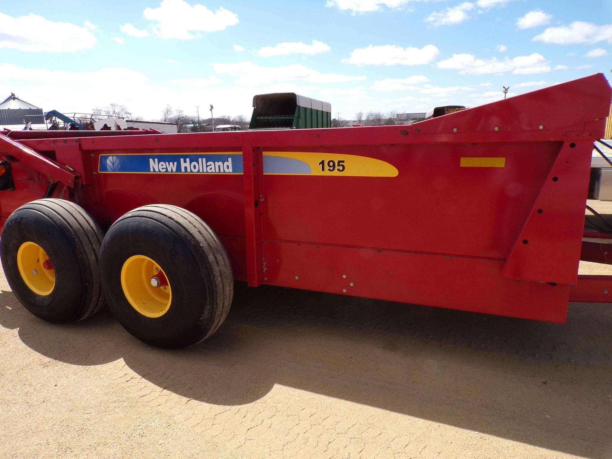 2019 New Holland 195 Equipment Image0