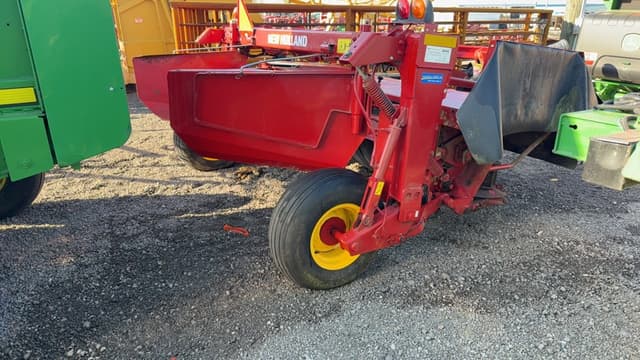 Image of New Holland 210 equipment image 4