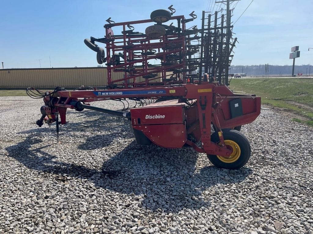 Main image New Holland 210