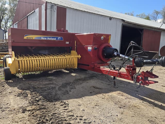 Image of New Holland BC5070 equipment image 2