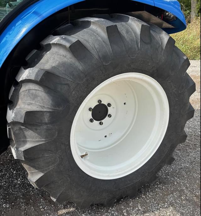 Image of New Holland Boomer 45 equipment image 4