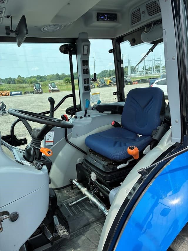 Image of New Holland Boomer 45 equipment image 4