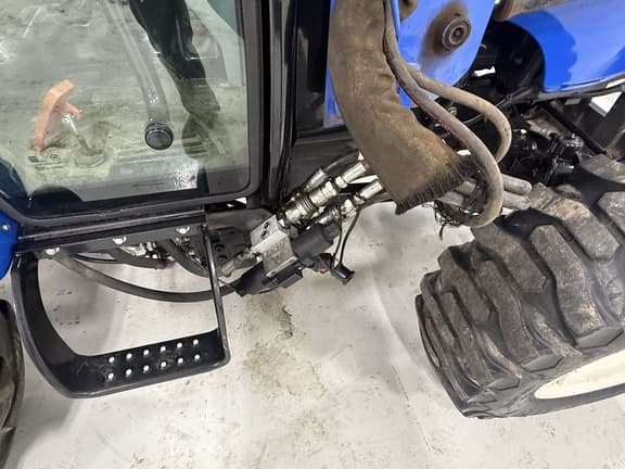 Image of New Holland Boomer 50 equipment image 3