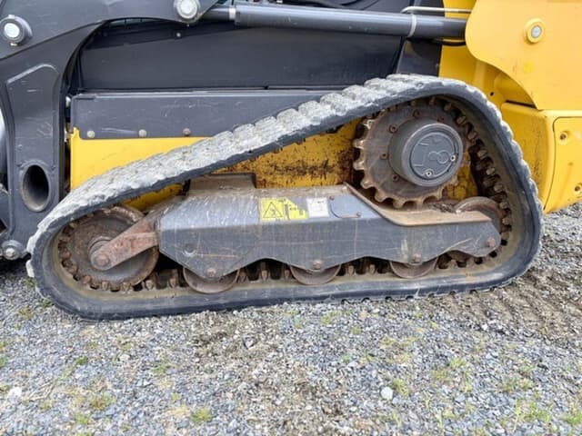 Image of New Holland C227 equipment image 1