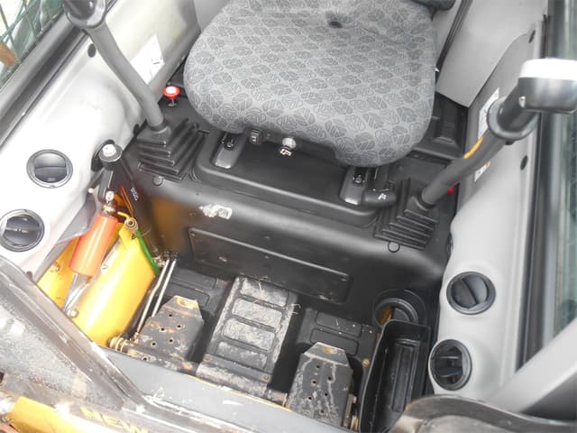 Image of New Holland C245 equipment image 4