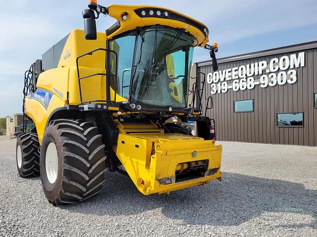 Image of New Holland CR6.90 equipment image 1