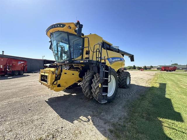 Image of New Holland CR8.90 equipment image 2