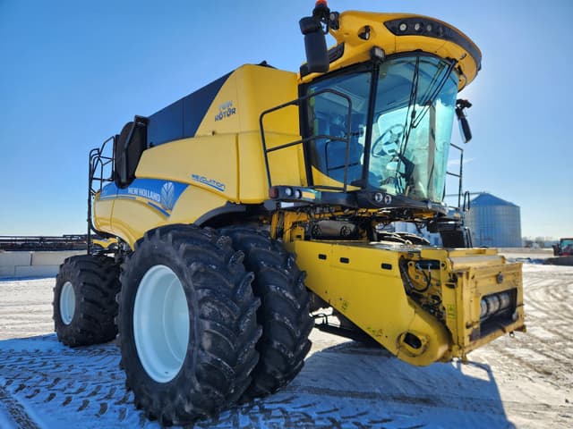 Image of New Holland CR8.90 equipment image 1