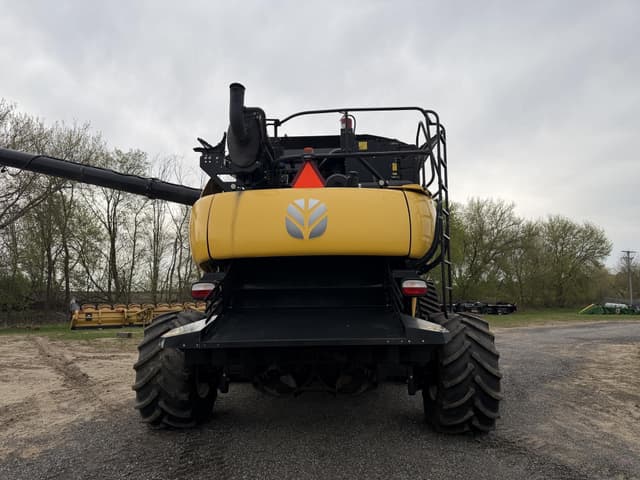 Image of New Holland CR8.90 equipment image 4
