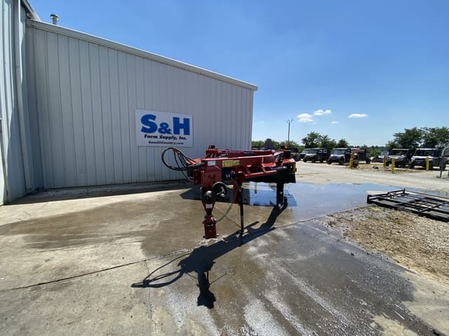 Image of New Holland 210 equipment image 2