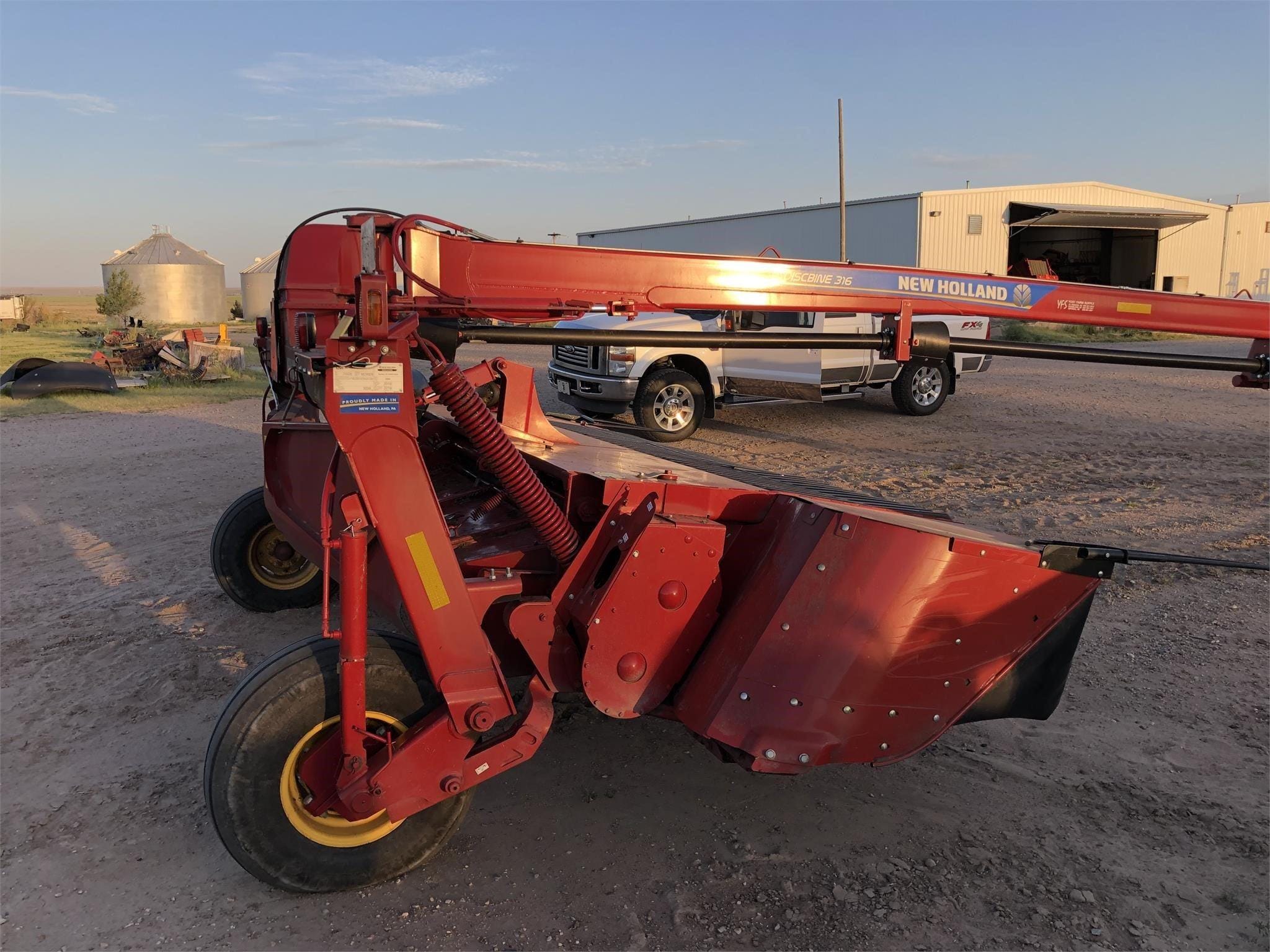 2019 New Holland 316 Equipment Image0