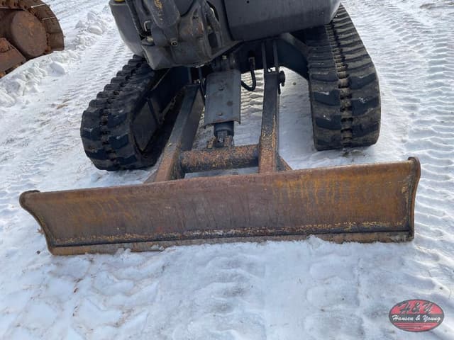 Image of New Holland E33C equipment image 3