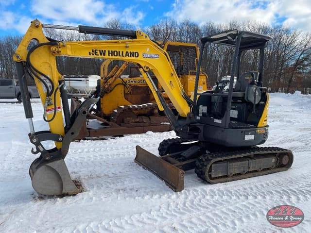 Image of New Holland E33C equipment image 1