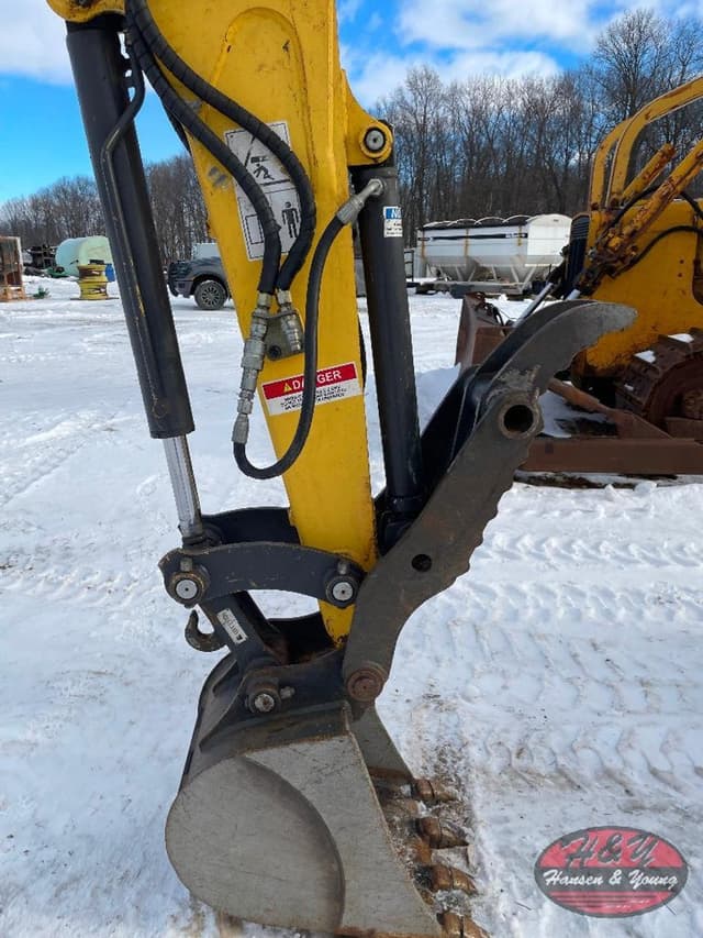 Image of New Holland E33C equipment image 2