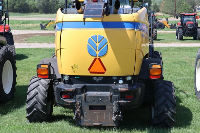 Image of New Holland FR550 equipment image 4