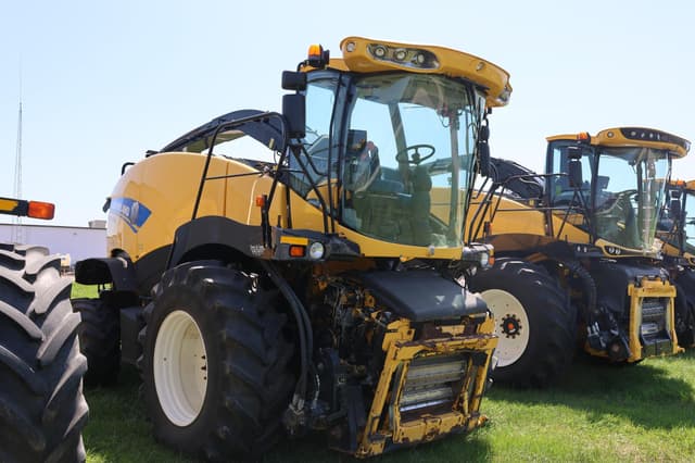 Image of New Holland FR550 equipment image 2