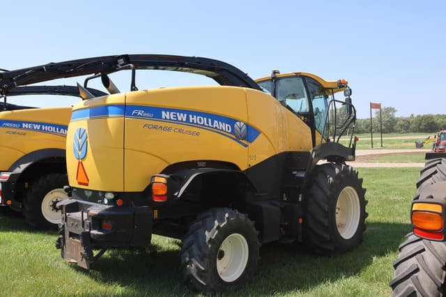 Image of New Holland FR550 equipment image 2