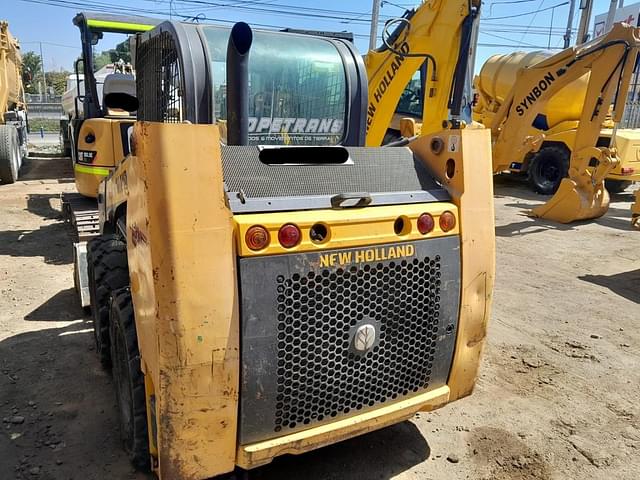 Image of New Holland L215 equipment image 3