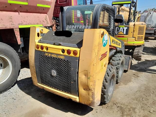 Image of New Holland L215 equipment image 2