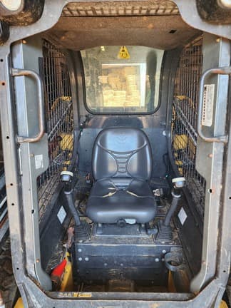 Image of New Holland L216 equipment image 3