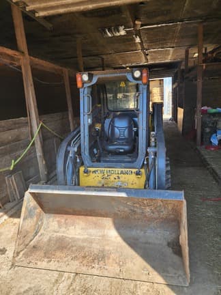 Image of New Holland L216 equipment image 2