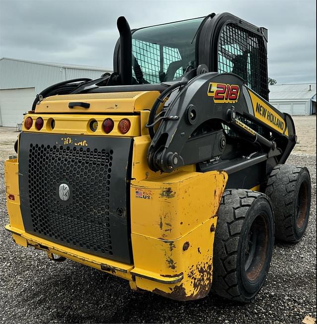 Image of New Holland L218 equipment image 3