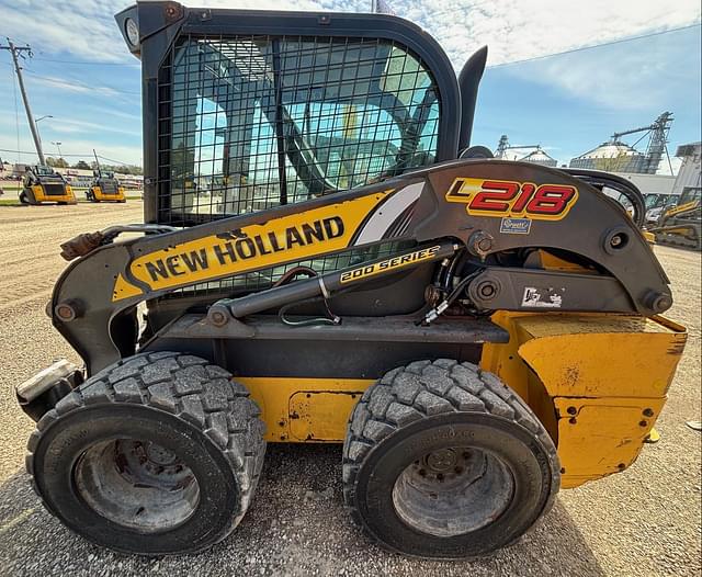 Image of New Holland L218 equipment image 1