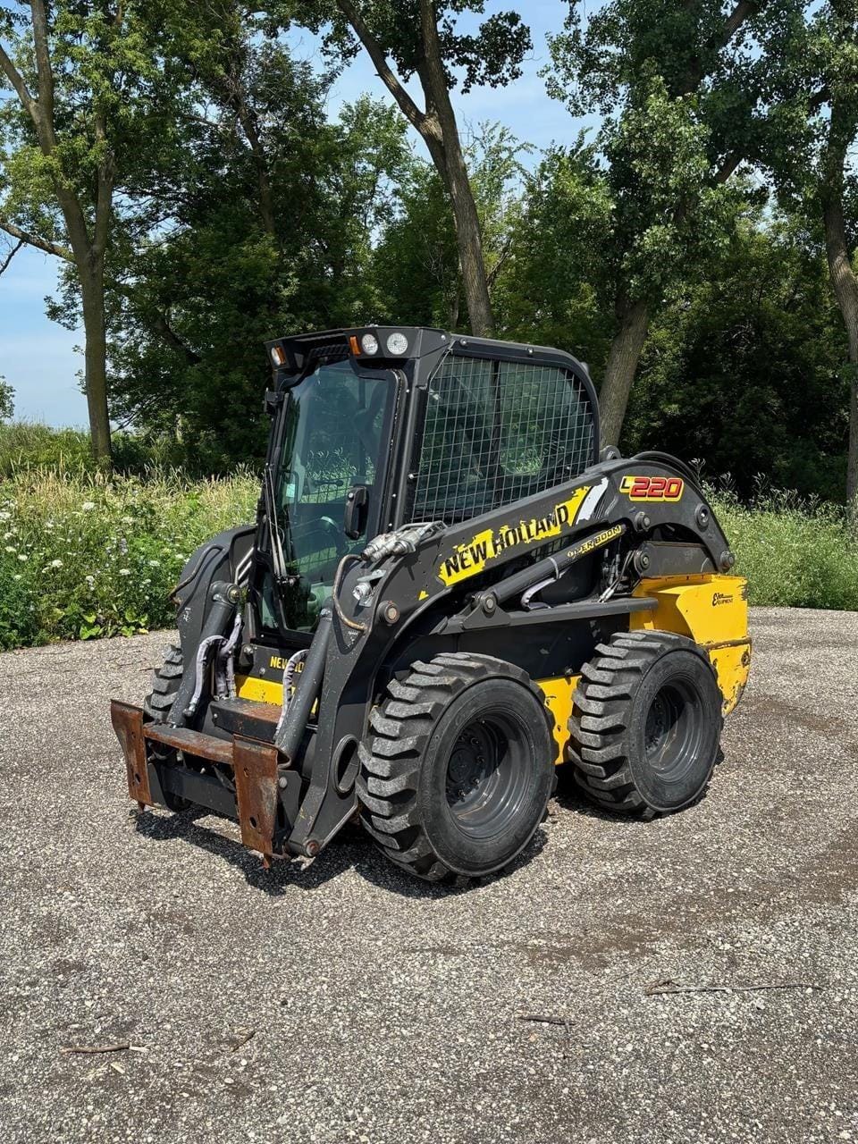 2019 New Holland L220 Equipment Image0