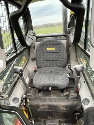 Image of New Holland L220 equipment image 1