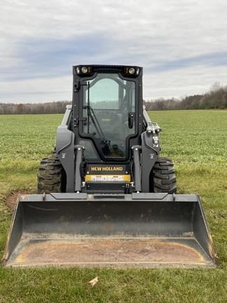 Image of New Holland L220 equipment image 4