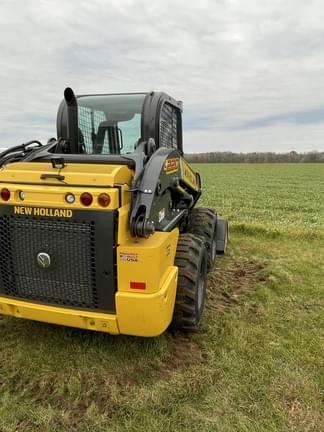 Image of New Holland L220 equipment image 3