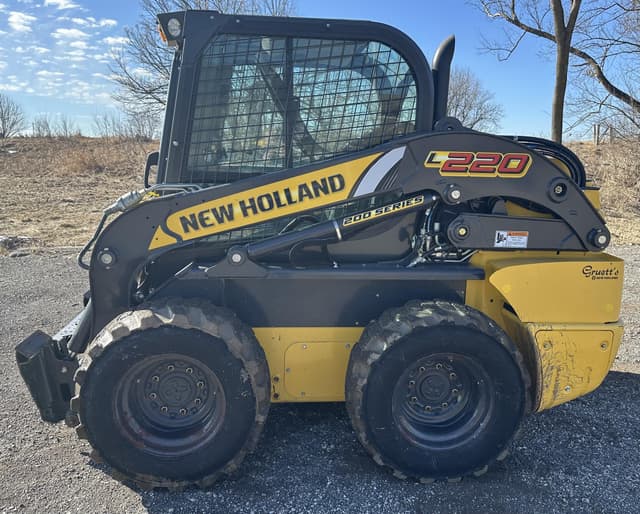 Image of New Holland L220 equipment image 1