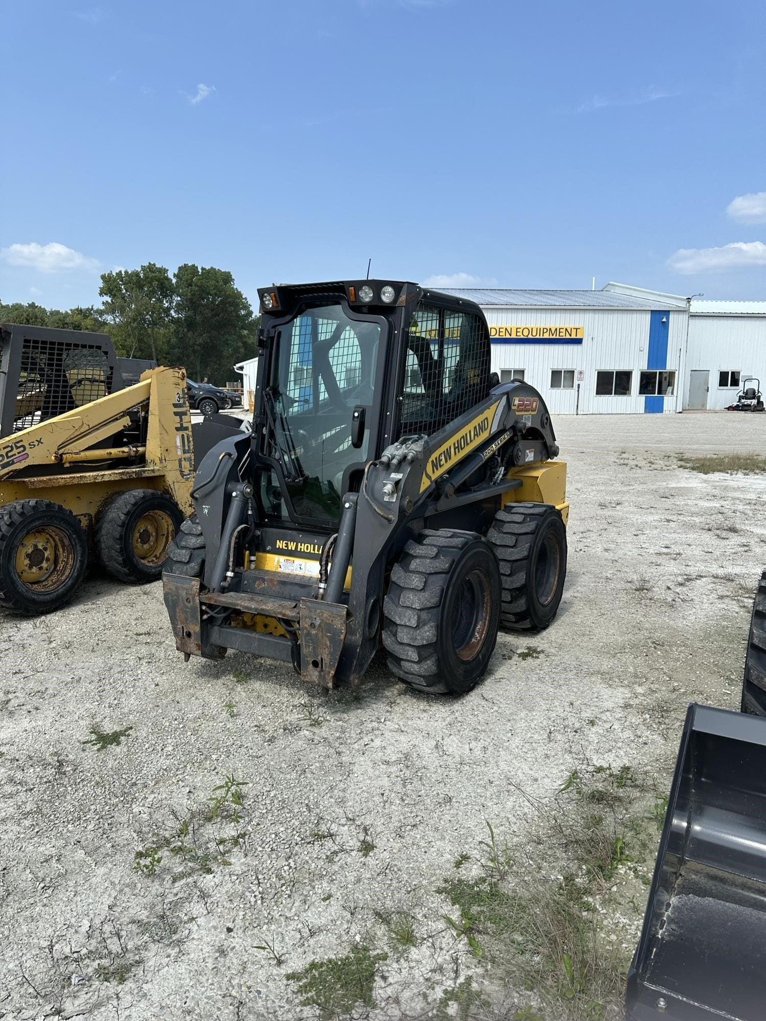 2019 New Holland L220 Equipment Image0