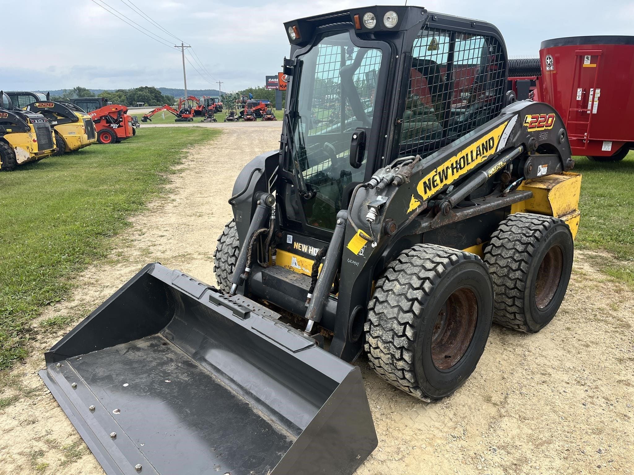 2019 New Holland L220 Equipment Image0