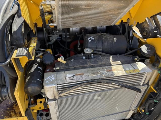 Image of New Holland L220 equipment image 4