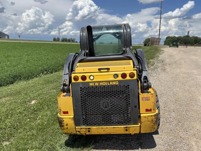 Image of New Holland L220 equipment image 3