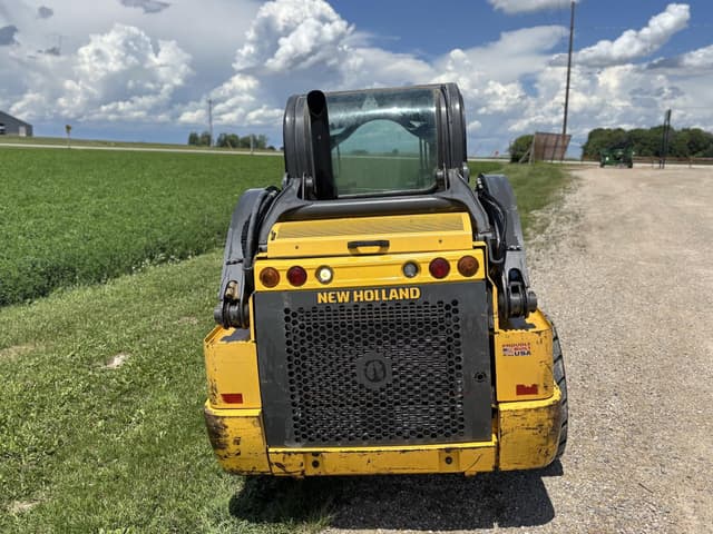 Image of New Holland L220 equipment image 2