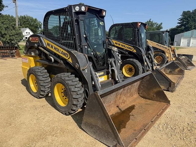 Image of New Holland L220 equipment image 2