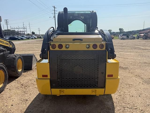 Image of New Holland L220 equipment image 4