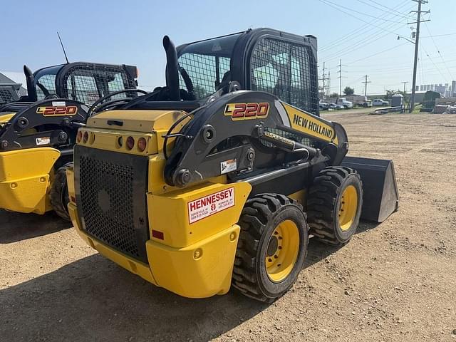 Image of New Holland L220 equipment image 3