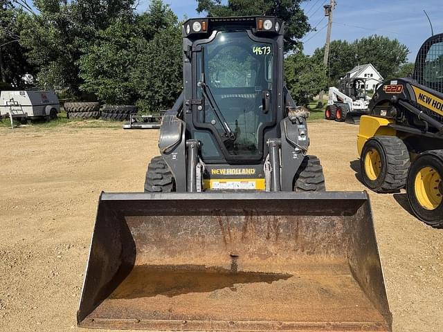 Image of New Holland L220 equipment image 1